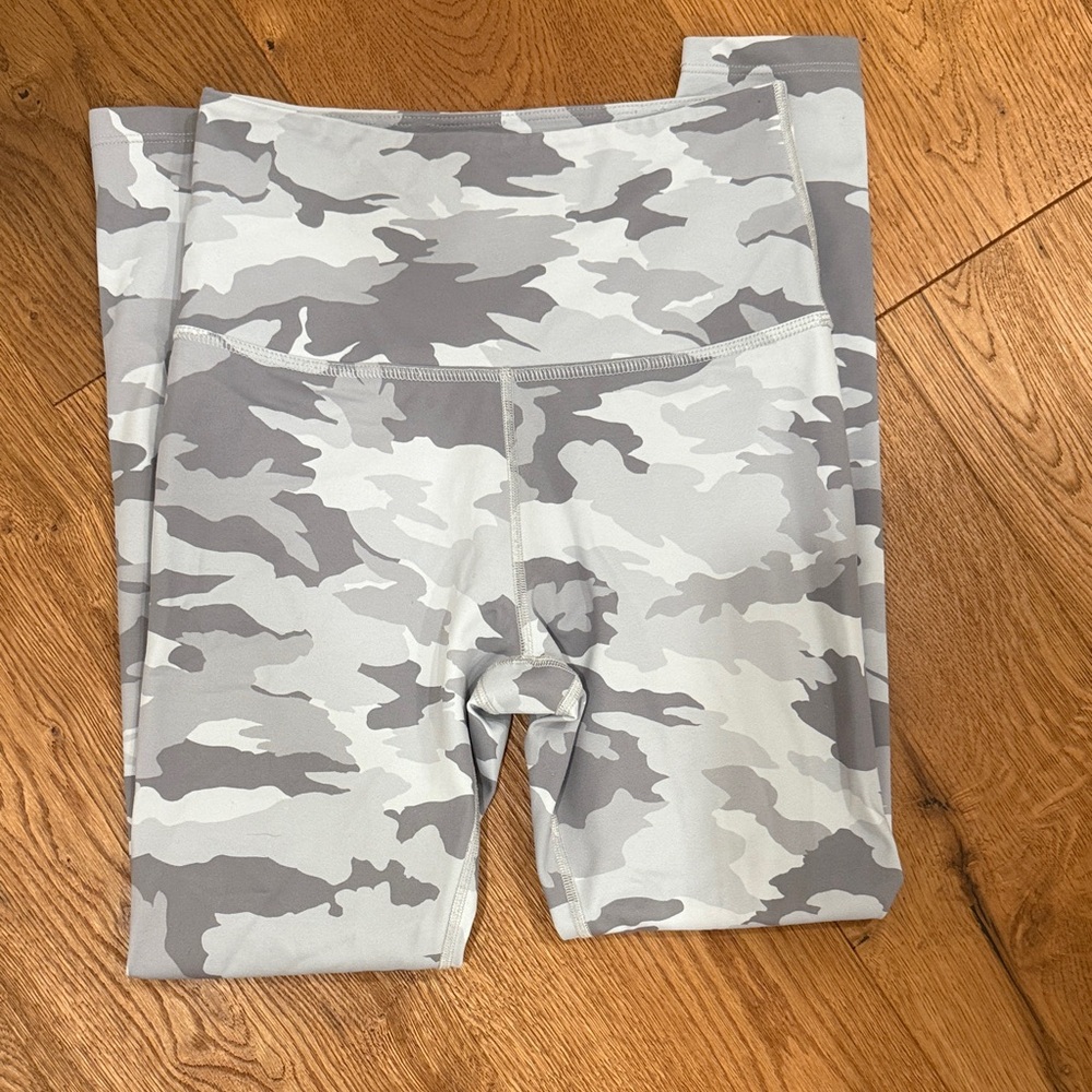 Beyond Yoga Gray Camouflage Leggings